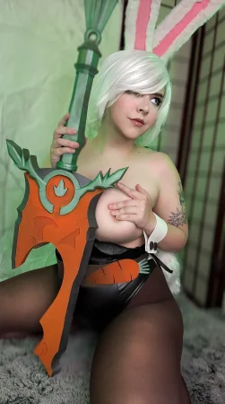 Alex Nova - Battle Bunny Riven - Page 19