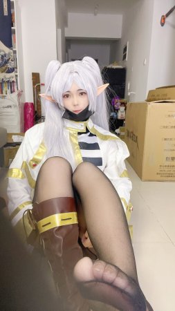 BJones28848 - Frieren - Page 11