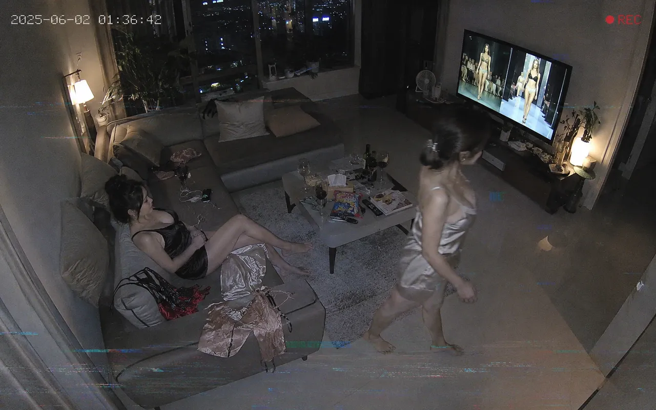 监控拍到老婆带人回家怎么办Caught my wife bringing someone home on camera. What do I do - Image 46
