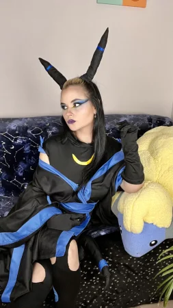 Dogtor Izzy - Shiny Umbreon - Page 13