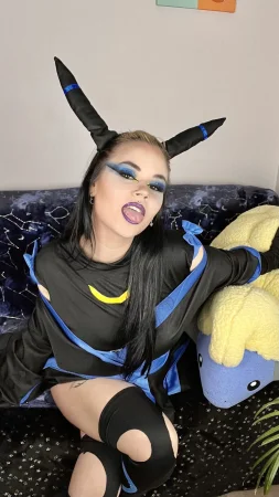 Dogtor Izzy - Shiny Umbreon - Page 82