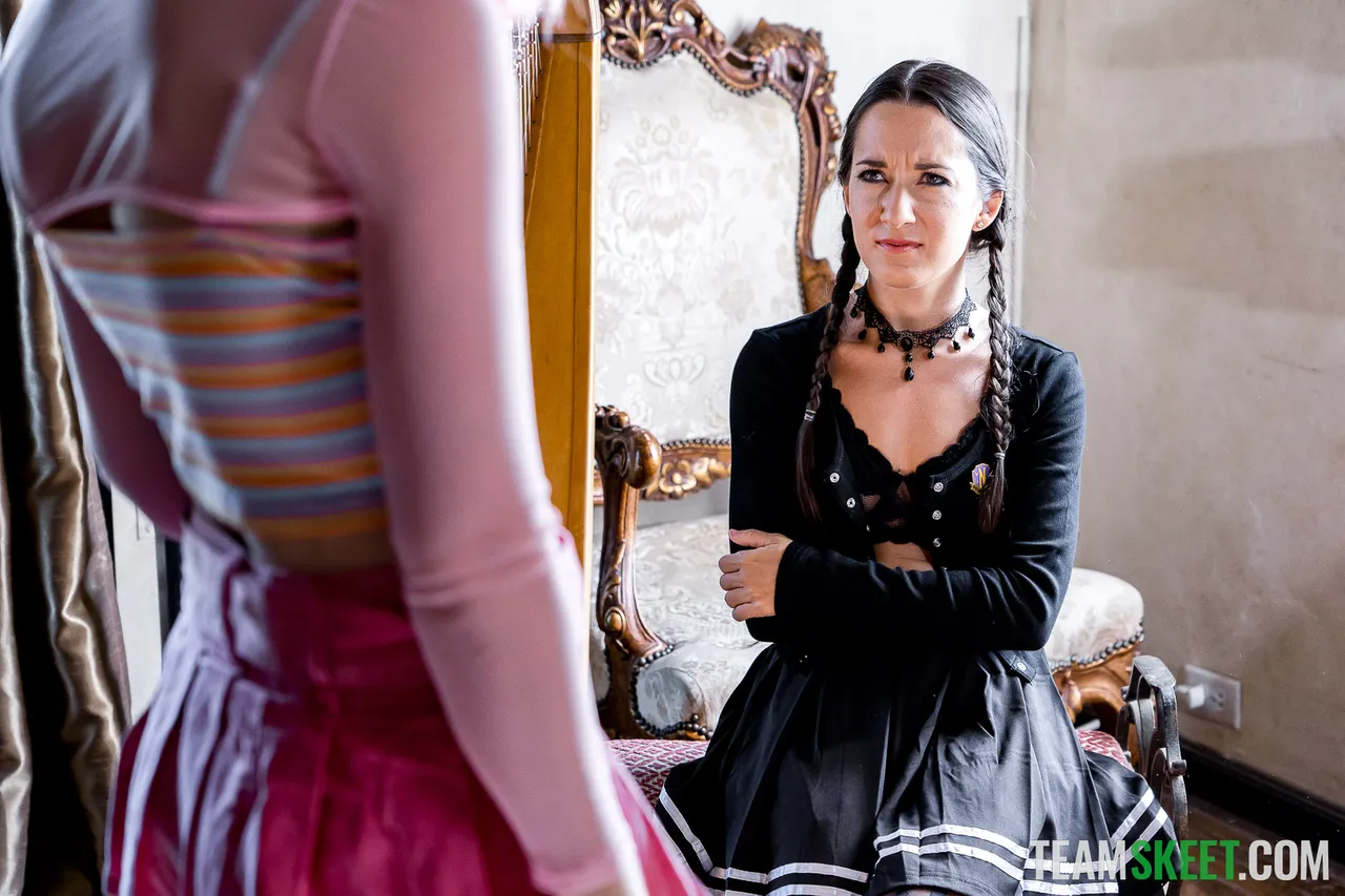 Freya Von Doom Claire Roos - Wednesday Addams Enid Sinclair - Image 68