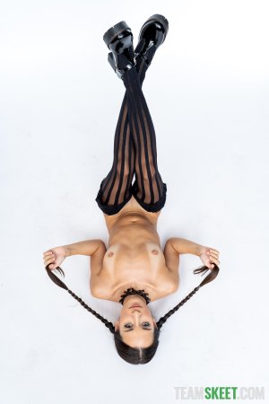 Freya Von Doom Claire Roos - Wednesday Addams Enid Sinclair - Page 32