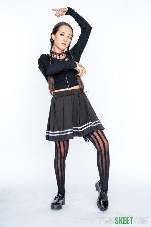 Freya Von Doom Claire Roos - Wednesday Addams Enid Sinclair - Page 5