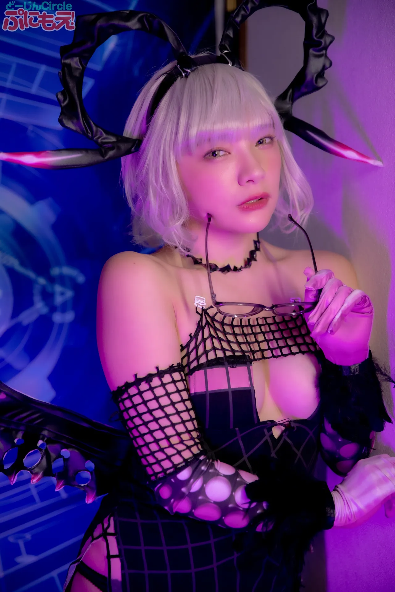 ２本立てテカテカ泡泡天国グラマラスメガネお姉さんレイヤーさんと美人系いいなりレイヤーさんセックス終わりの濃厚アフターサービス２本立て写真集 - Image 43