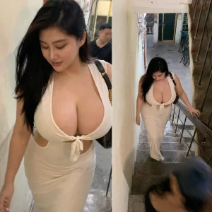 Next to a massage parlor. This is my daily view 按摩店旁边每天都这样 - Page 115