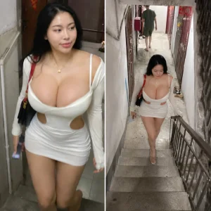 Next to a massage parlor. This is my daily view 按摩店旁边每天都这样 - Page 20