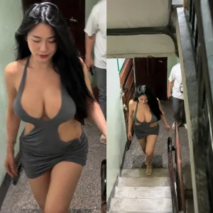 Next to a massage parlor. This is my daily view 按摩店旁边每天都这样 - Page 37