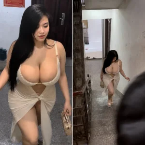 Next to a massage parlor. This is my daily view 按摩店旁边每天都这样 - Page 77